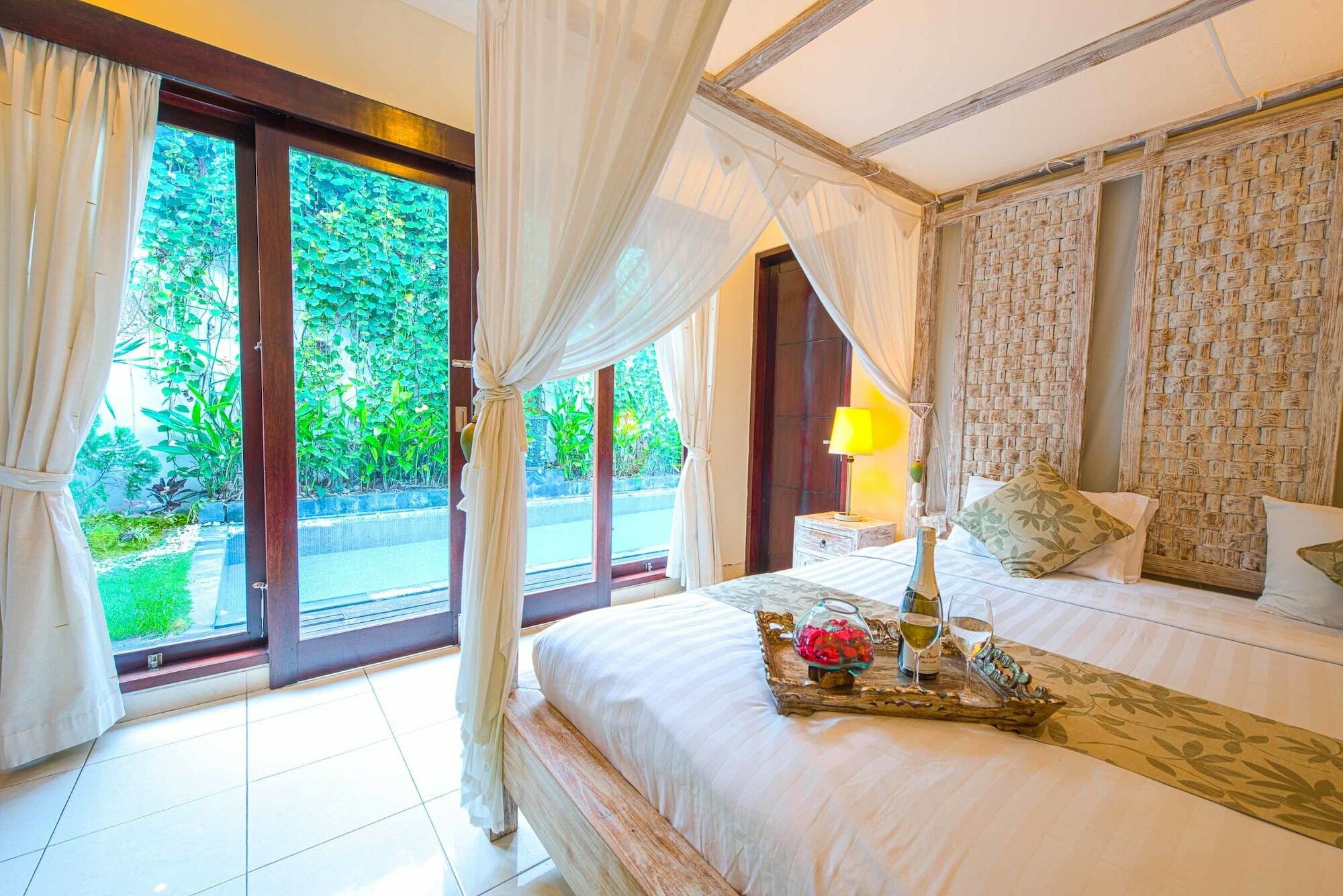 Villa Enjoy - Seminyak Center المظهر الخارجي الصورة